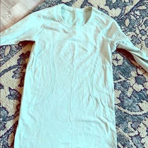 Lulu lemon run swiftly top